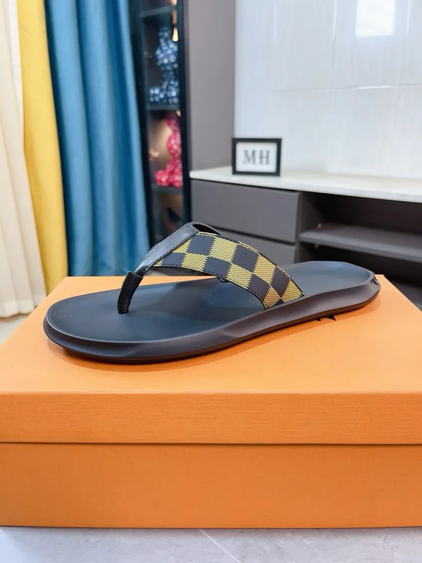 Men's shoes 💰260🌹🌹 (lv-Louis Vuitton) new men's sandals, high-end boutique, exquisite embossed logo decoration on the upper, fine workmanship, super soft soles, casual, loose and comfortable, a must-have in summer! \nsize：38-44